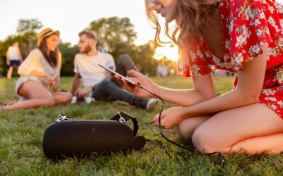 Co zabrać na festiwal muzyczny? Sprzęt i akcesoria, które przydają się uczestnikom