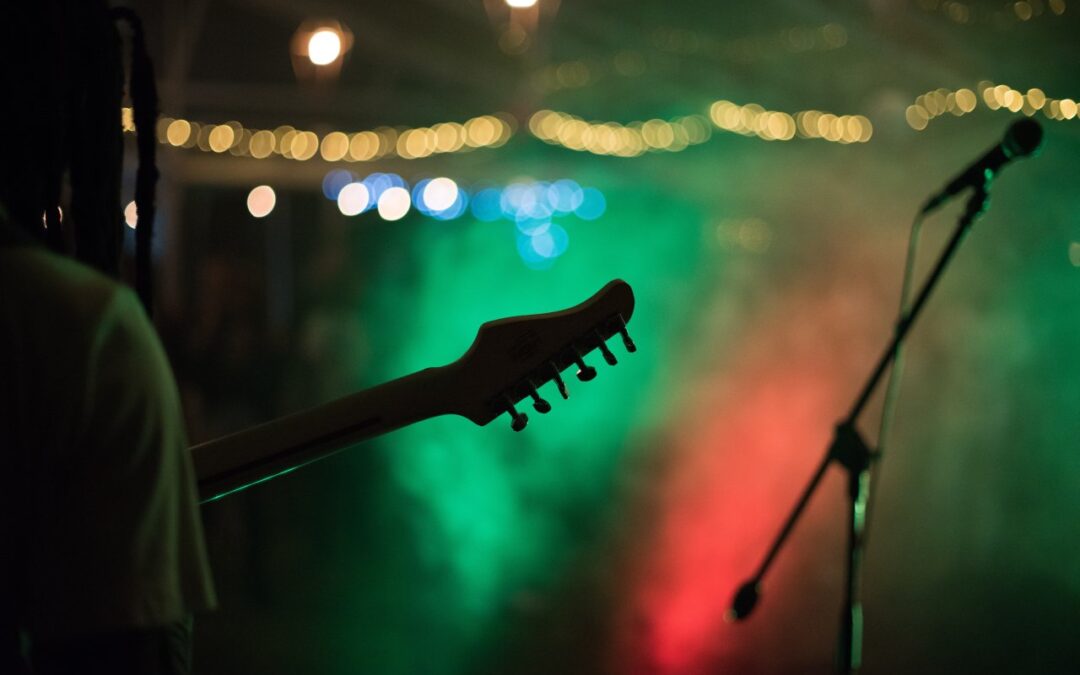 Koncert jako pomysł na wieczór. Jak wybrać wydarzenie muzyczne dla siebie?
